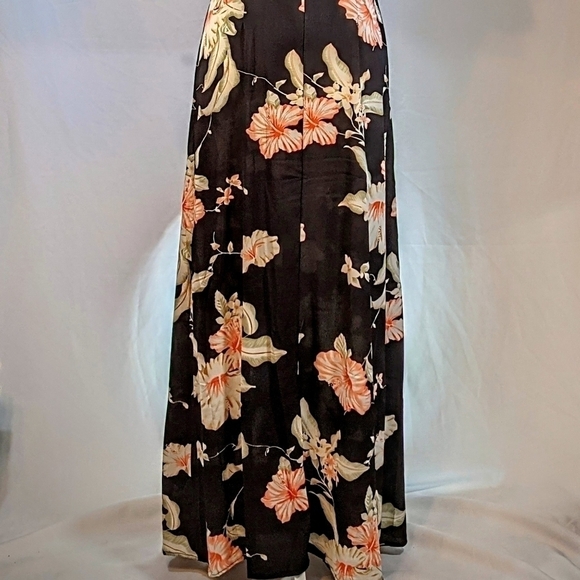 Open Back Black Floral Maxi Dress with short sleeves NWOT - Picture 4 of 5